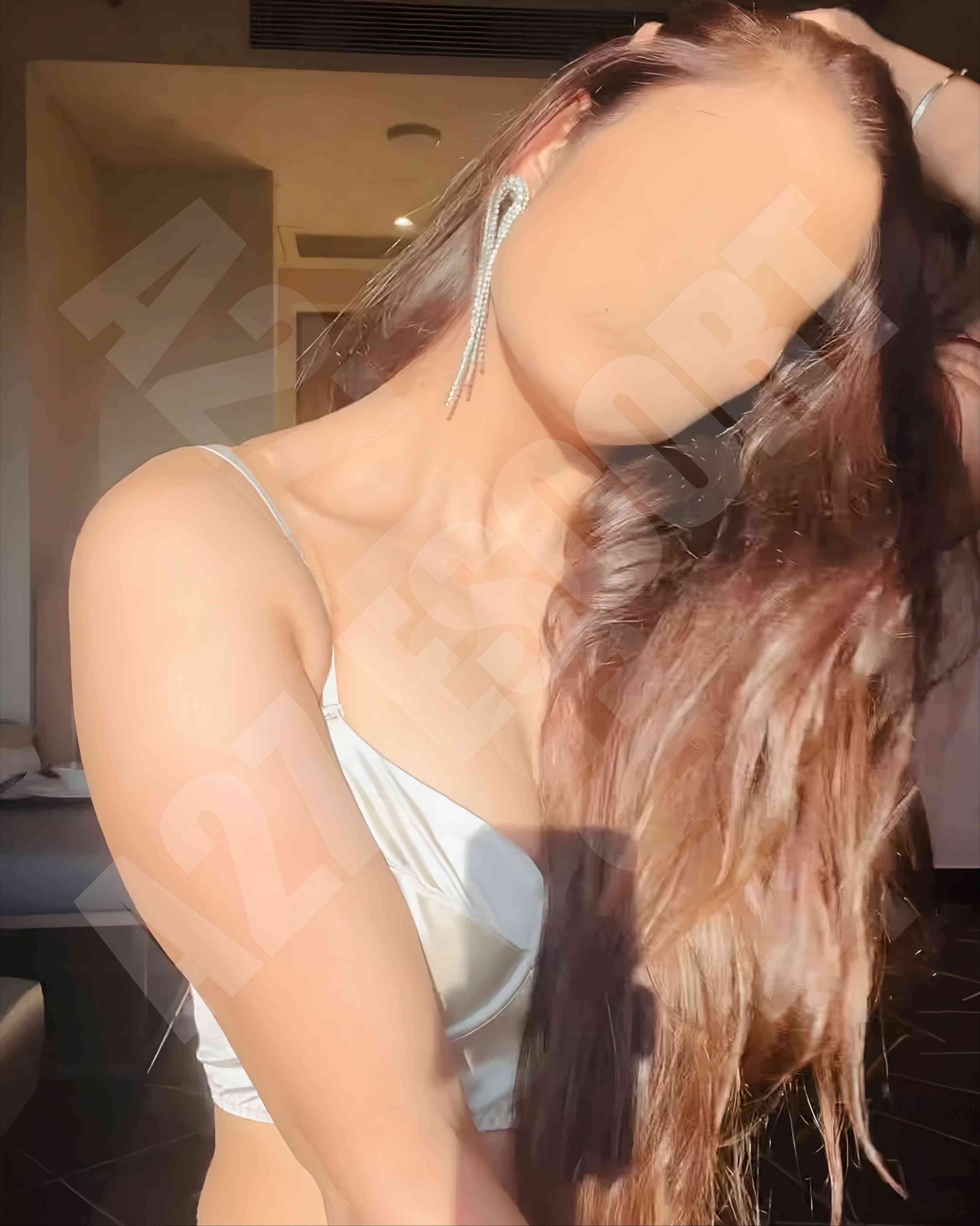 call girls in Tapovan with stunning companions, playful brunette Call Girl in Tapovan enjoying the outdoors