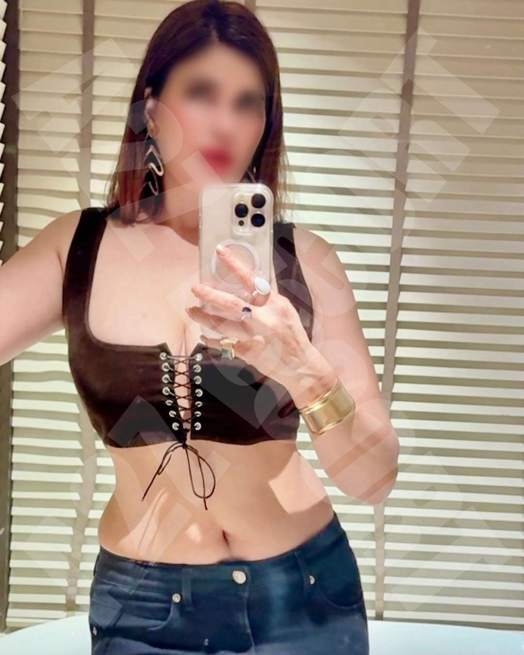 call girls in Tapovan with stunning companions, playful brunette Call Girl in Tapovan enjoying the outdoors